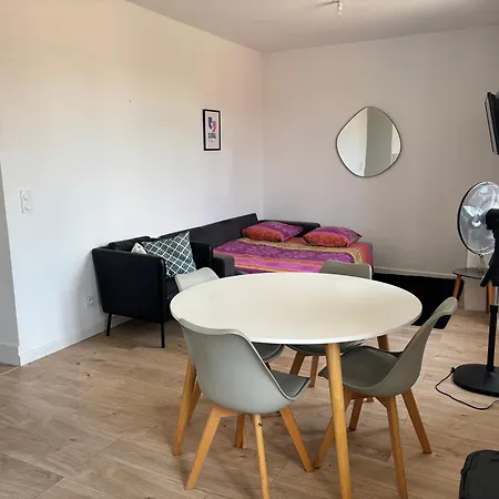 Apparemment Idealement Situe A Proximite De Lyon Lejlighed