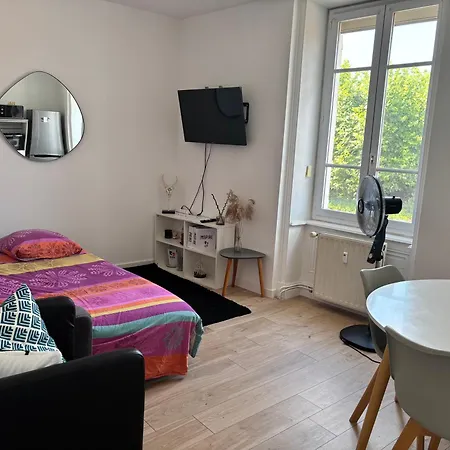 Apparemment Idealement Situe A Proximite De Lyon * Chaponnay