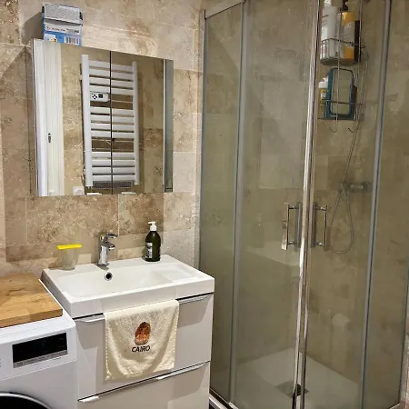 Apparemment Idealement Situe A Proximite De Lyon